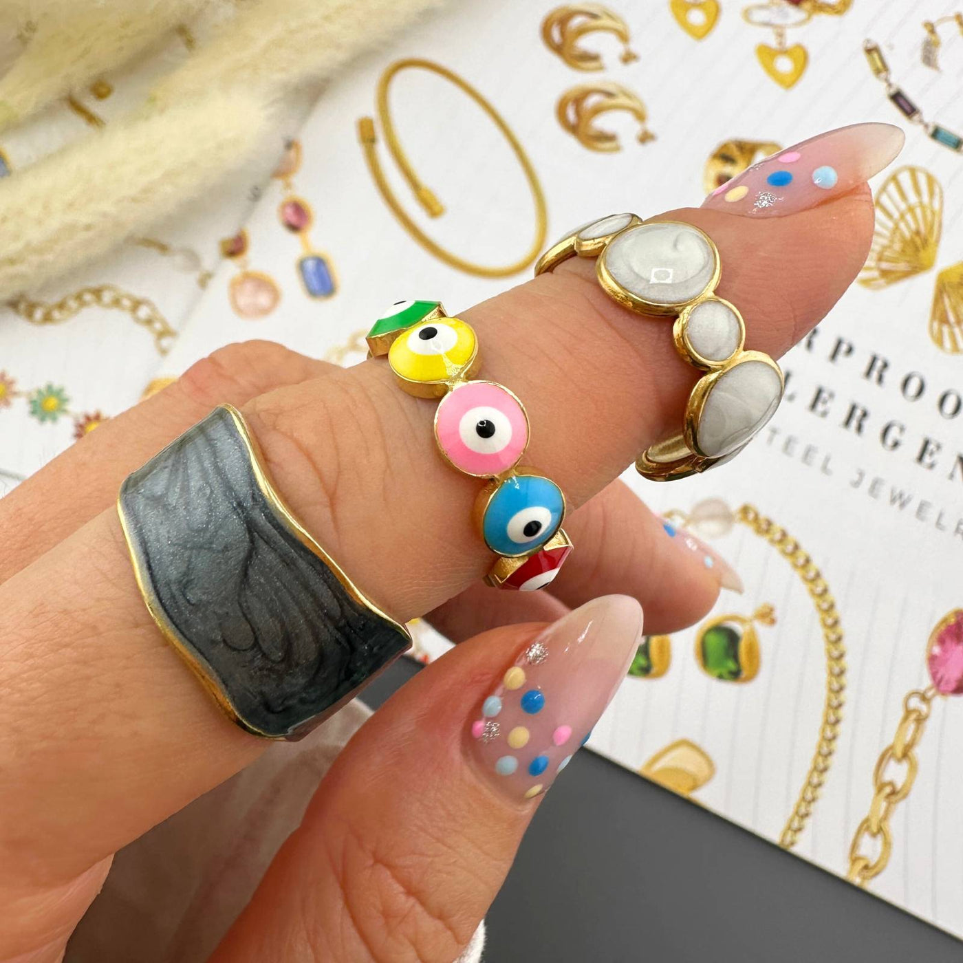 Evil Eyes On Me finger ring, Intensity